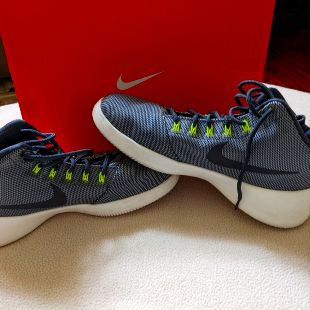 Men's lightweight Basketball Shoes Size 9